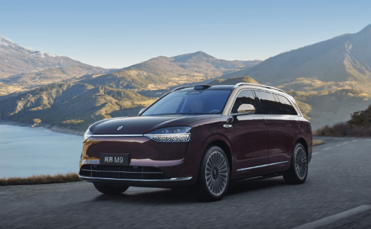 开云智能体验-男子偷拍未上市问界M9被判赔25万：自称从栅栏处溜进厂区拍摄后对外发布