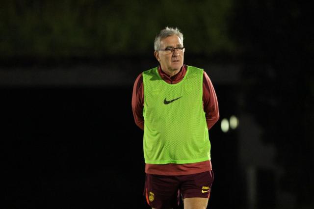 开云智能体验-国足奏响东京战歌！伊万无惧日本刺探首发仍存悬念