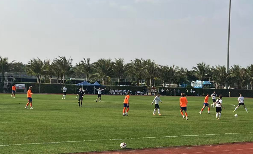 开云APP下载-热身赛山东泰山1比2被大连逆转，新星内切远射破门，两套阵容出场