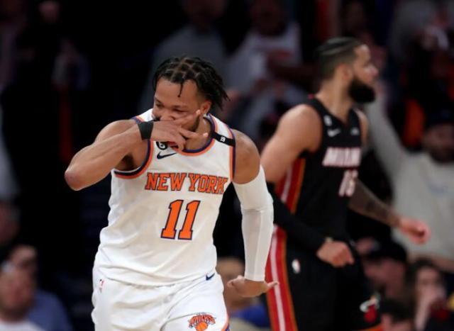 开云官网APP-扳回一场！尼克斯三剑客轰79分 哈特关键三分立功