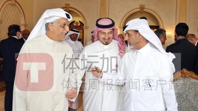 1664801952666031026.png 萨尔曼(左)、梅沙尔(中)与卡塔尔足协主席塔尼(右).png
