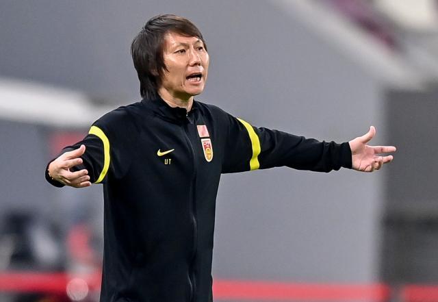 开云官方平台-这次没瞎折腾！李铁4次换人全对 但国足时间不多了